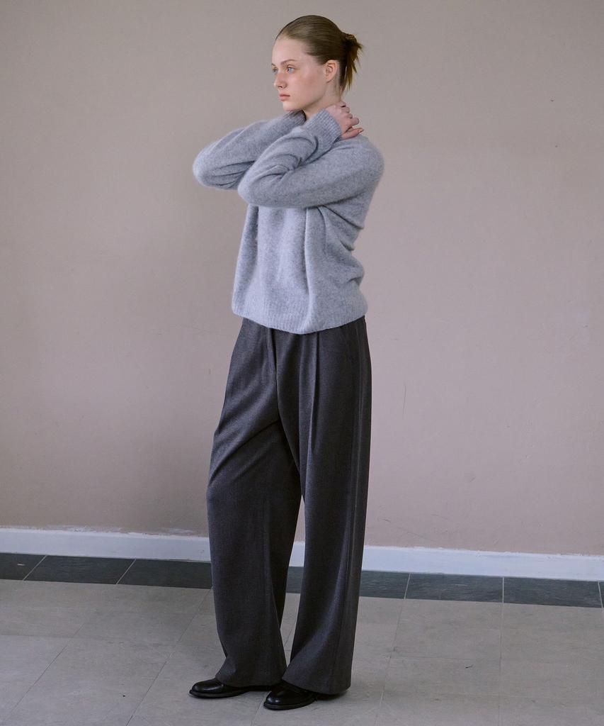 AHWE Brushed Herringbone Single-Pleat Slacks_Charcoal