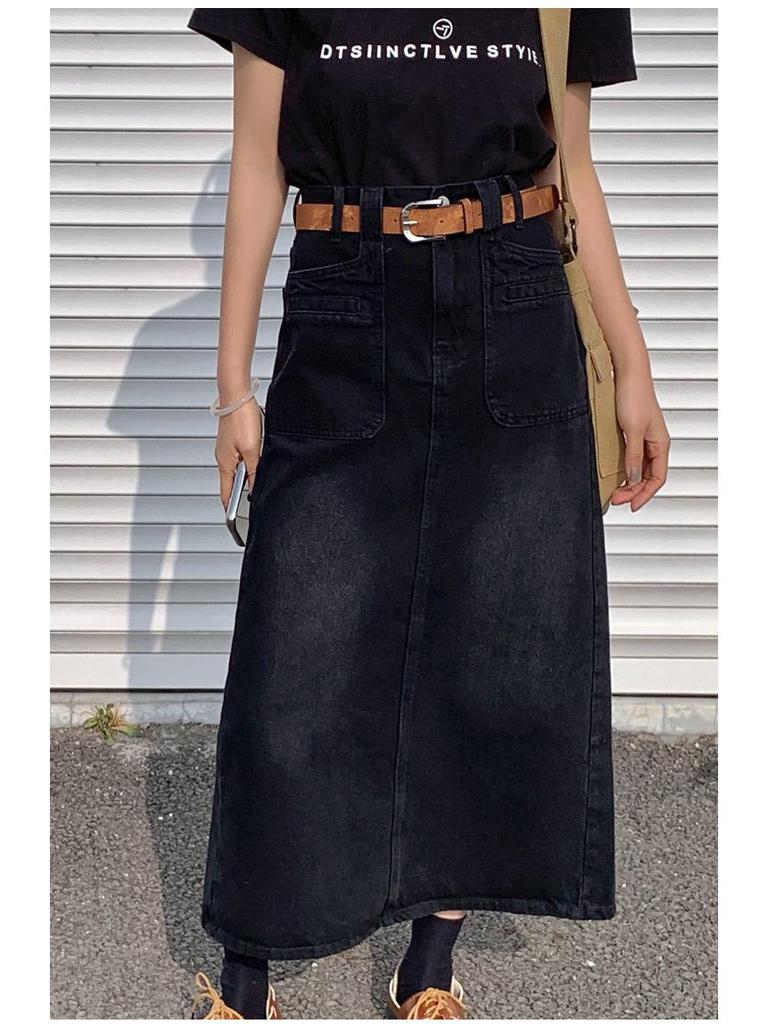 «Весна 2024 года, джинсовая юбка А-силуэта с завышенной талией и потертостями»