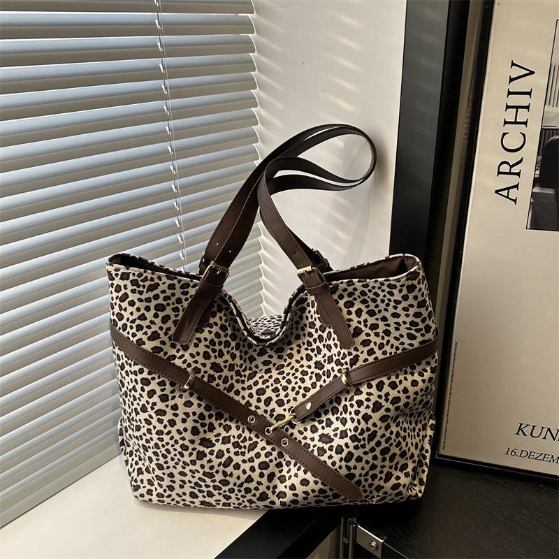 Leopard Design Handbag For Women Oversized Tote With Inner Pocket For Casual Outings