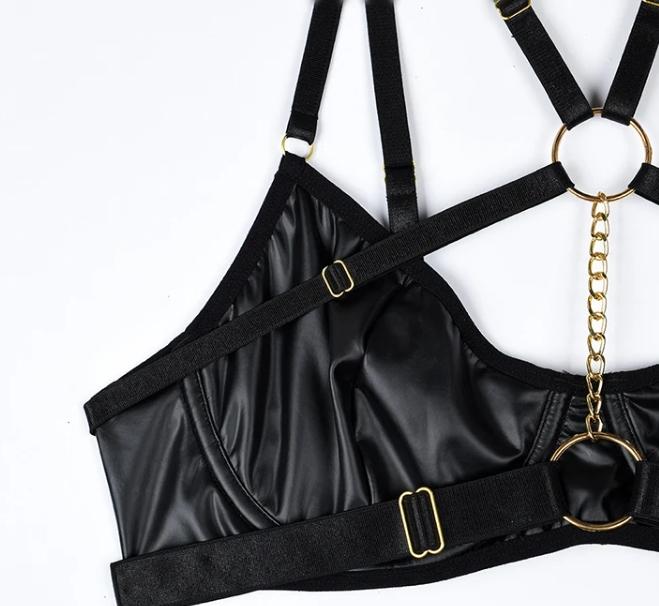 Sexy Women's Underwear Set: Bra, Belts, Chains, Thongs, Pink M