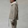 Fear of God Essentials Ветровка унисекс с высоким воротником и молнией на половину, со спущенной линией плеча, цвет цементный, FOG-FW20-359
