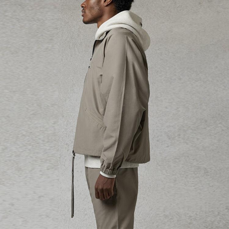 Fear of God Essentials Ветровка унисекс с высоким воротником и молнией на половину, со спущенной линией плеча, цвет цементный, FOG-FW20-359