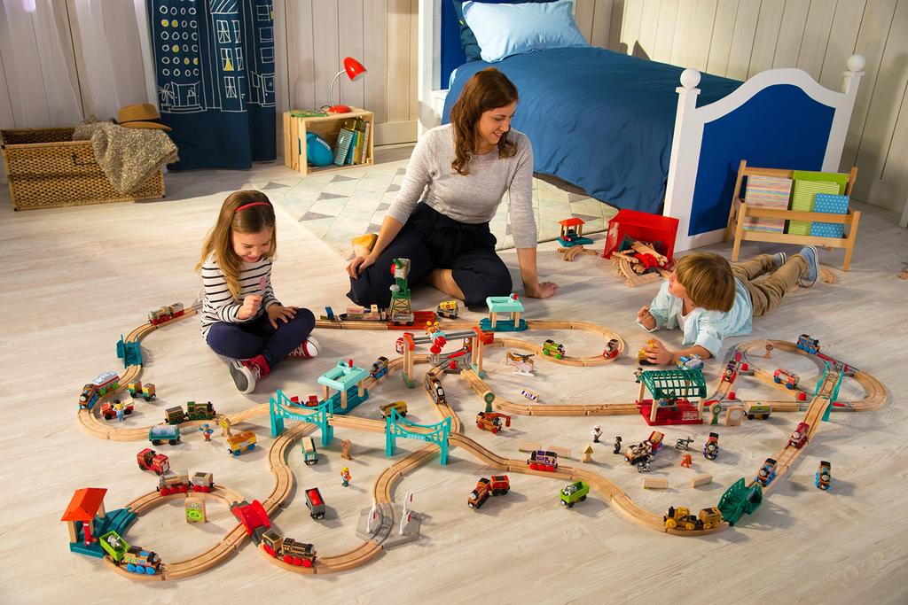 Паровозик Томас из серии деревянных рельс Merlin FHM50