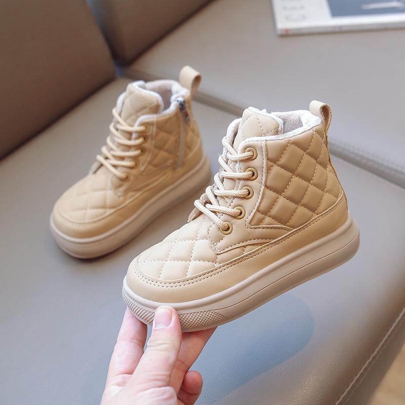 Детские хлопковые сапоги 2024 года, зимние плюшевые короткие сапоги в британском стиле, легкие детские модные кожаные сапоги для мальчиков, однотонные