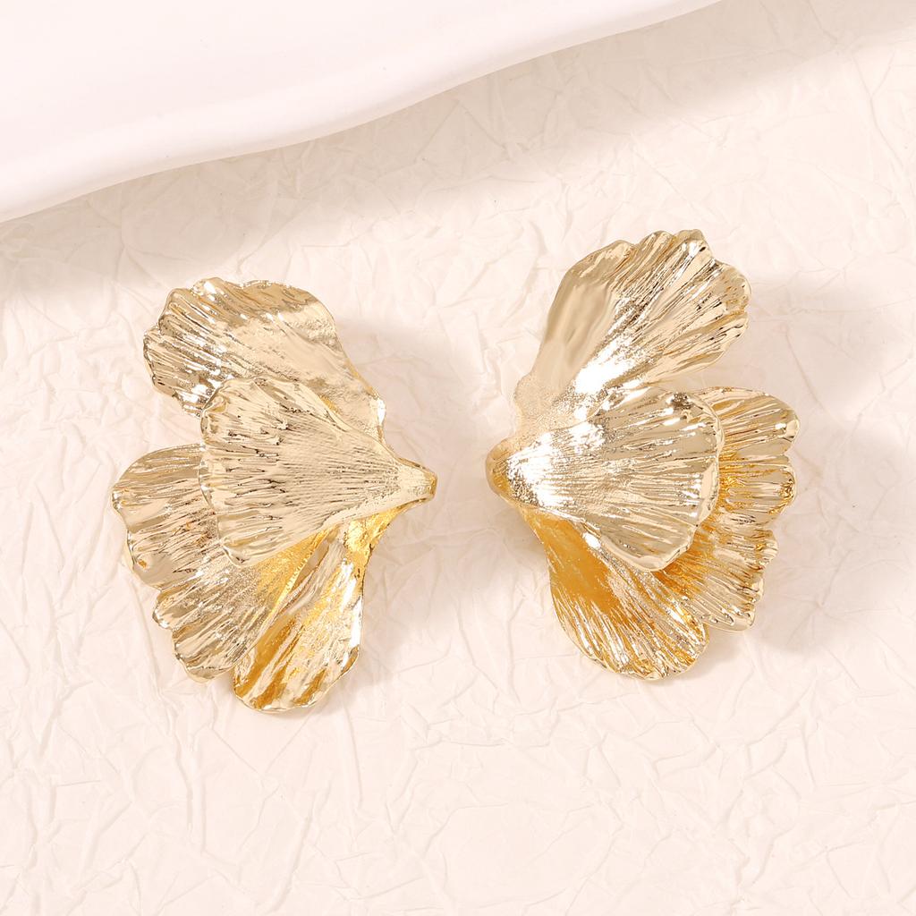 Exaggerated Retro and Individualistic Alloy Flower Earrings, Fashionable, Creative and High-quality Earrings