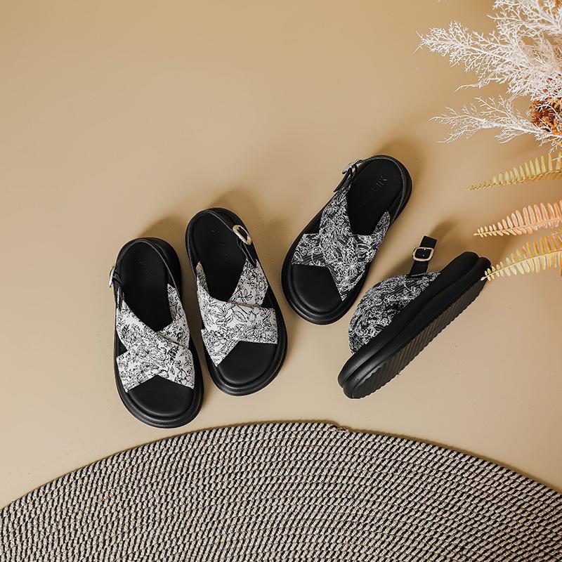 National style sandals women's platform new Chinese style summer new retro round head flat bottom ethnic style outdoor wear beach shoes