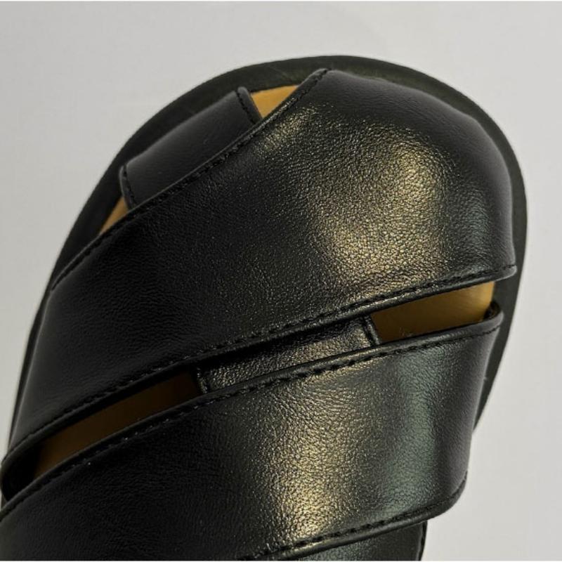 Модные лоферы-шлепанцы с закрытым носком для женщин, новые летние 2025, мюли, сексуальные низкие сандалии, повседневные нескользящие базовые римские ПУ шлепки, модная женская обувь