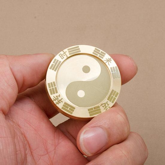 Монеты Фиджет Слайдер Забавные Китайские Иероглифы Тайцзи Круглый из Латуни Приносят Удачу Портативный Снятие Стресса Игрушка Спиннер с Монетами Удачи Подарок для Взрослых