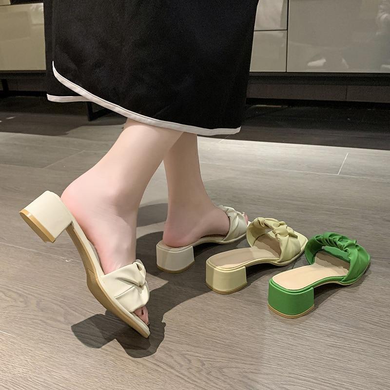 Классические женские шлепанцы, туфли-лодочки, туфли на квадратном среднем каблуке, женские однотонные плиссированные летние тапочки, большие размеры, Zapatos De Mujer