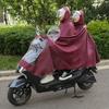 Полностью закрывающий непромокаемый костюм для мотоциклистов Двойного размера Изготовлен из высококачественного ПВХ-материала С водонепроницаемыми панелями Обеспечивает