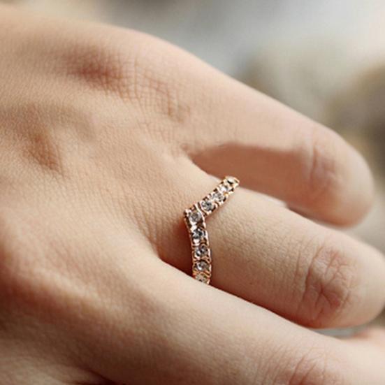 Кольцо V-образное элегантное женское кольцо на палец со стразами