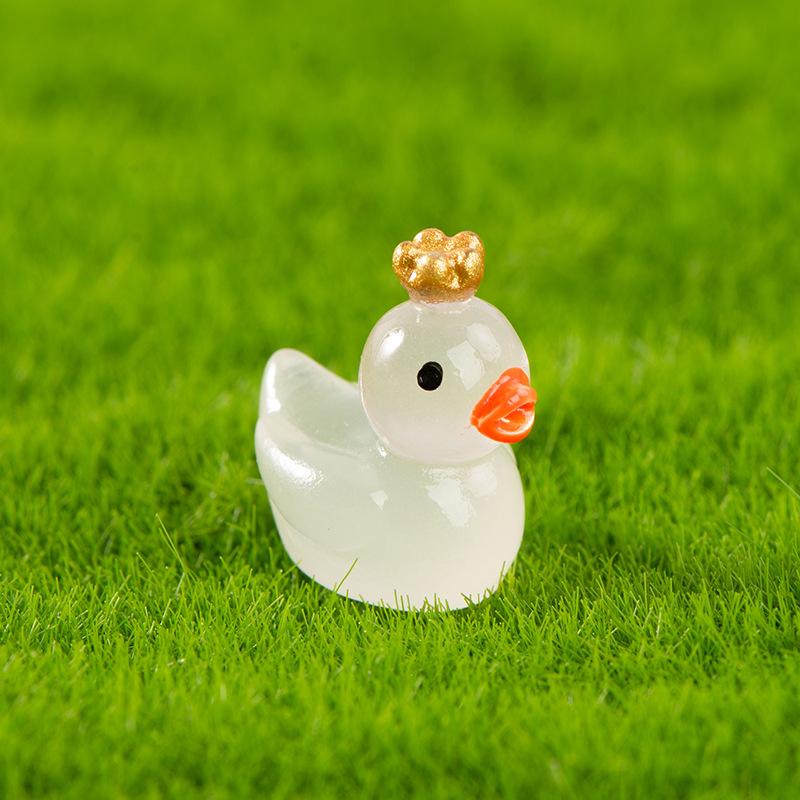 Glow-in-the Dark Duckling Ornament Cartoon Color Luminous Duck Resin Ornament Micro Landscape Desktop Car Decoration Accessories