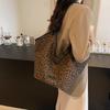 Premium Retro Leopard Print Shoulder Bag Women's Bag Large Capacity Fashion Versatile Casual Tote Bag Autumn and Winter Armpit Bag