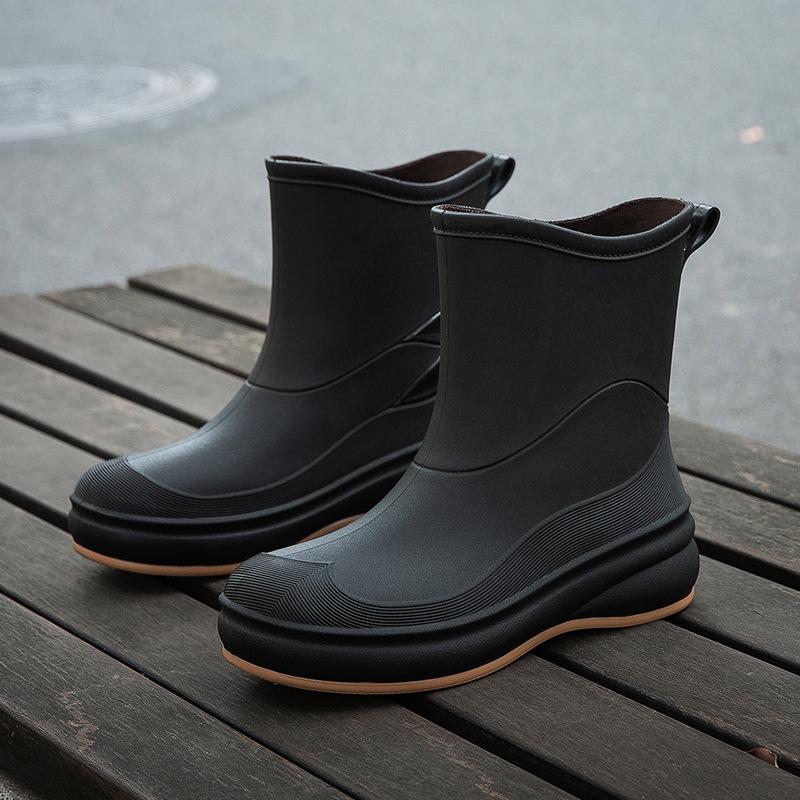 Outdoor Rain Shoes Fashionable Adult Waterproof Shoes Warm Short Rain Boots Women's Velvet Thick-soled Non-slip Versatile Rubber Shoes