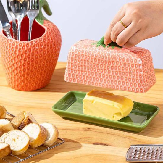 Butter Dish with Lid Strawberry-Shaped Ceramic Butter Keeper Microwave & Dishwasher Safe Butter Storage Container Hand-Painted Kitchen Serving Tray