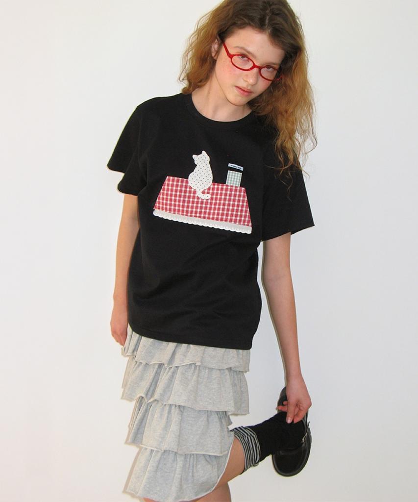 RONRON Rooftop Cat Applique T Shirt Black