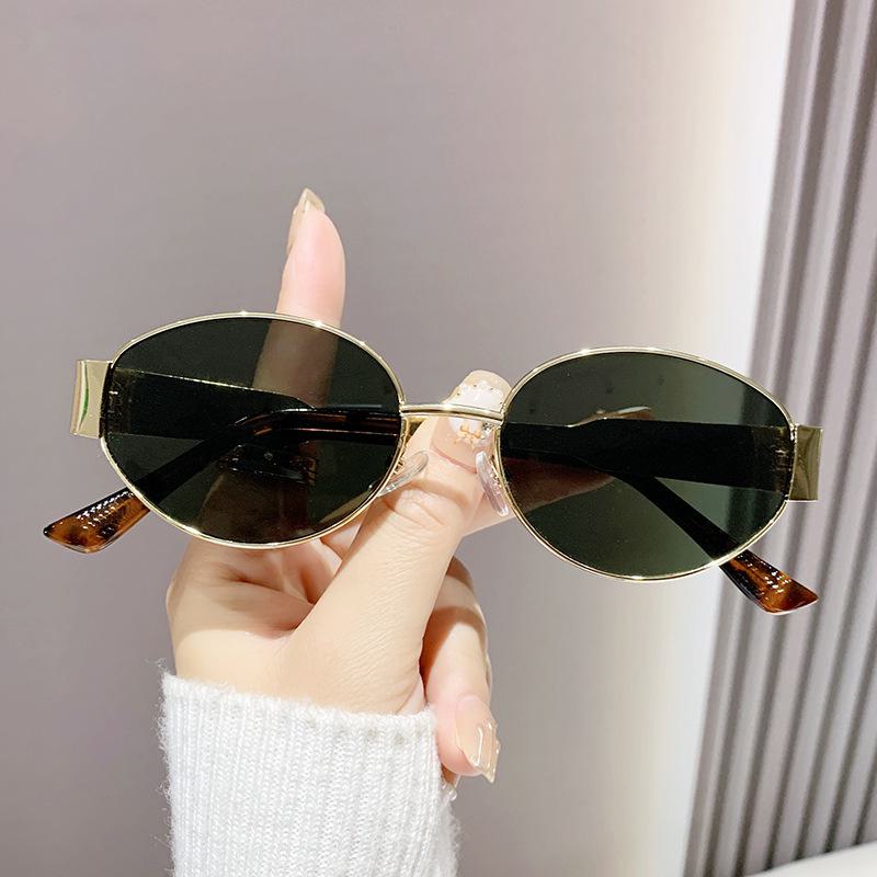Женские солнцезащитные очки 2024 года в круглой металлической оправе: Маленький, стильный, солнцезащитный, с защитой от ультрафиолета