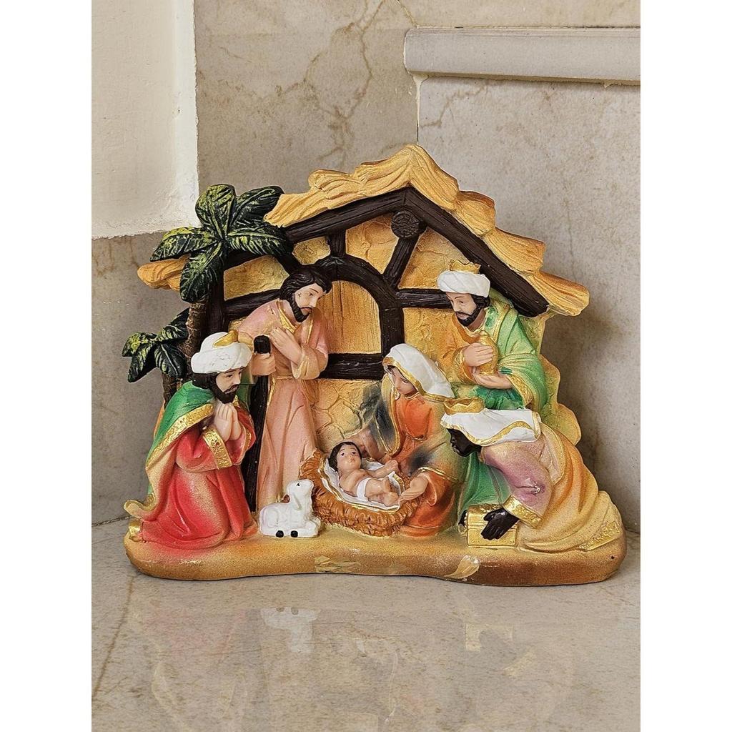 Latest Resin Decor Small Size Showpiece for Table Xmas Present To Friend Christmas Gifts Single Piece Holy Family Crib Figurines