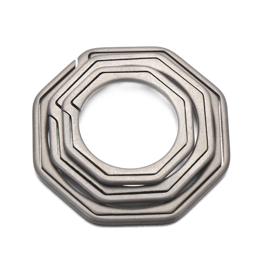 Lightweight Titanium Alloy Male Creativity Gift Key Rings Keychains Buckle Pendant Man Car Keychain