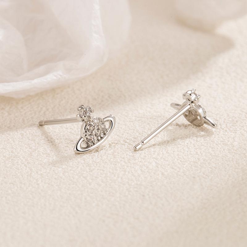Уникальные мини-серьги с бриллиантами и цирконием Saturn 2023 года — модные, милые и стильные
