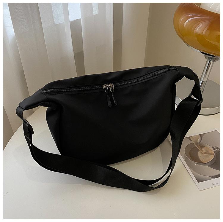 Bag Women's 2024 New Spring and Summer Tide Korean Version Large-capacity Messenger Bag Casual and Lightweight Oxford Cloth Simple Dumpling Bag