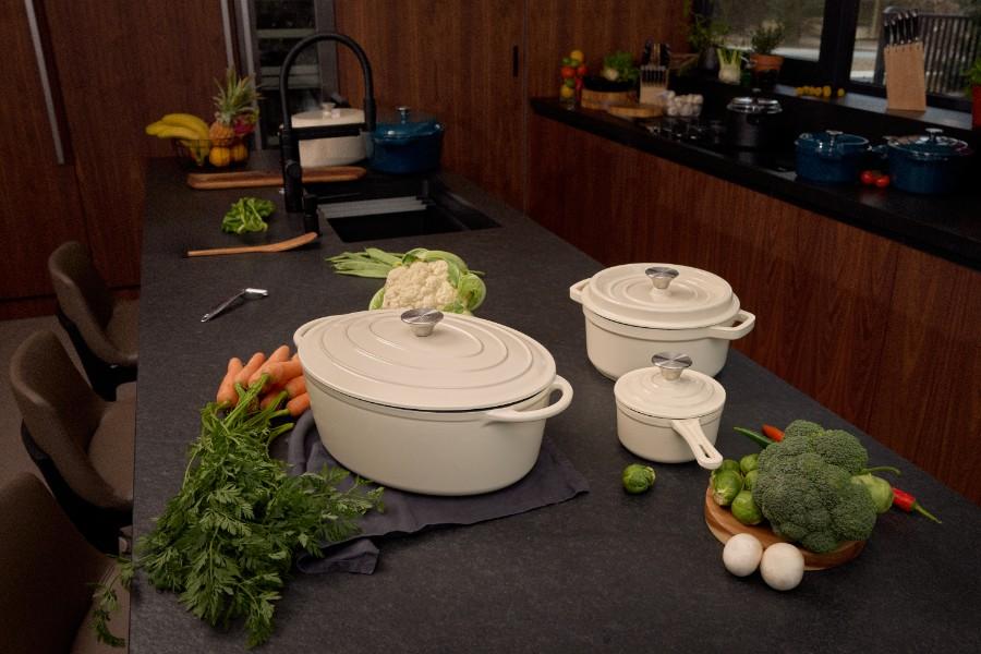 Garnek Żeliwny Owalny Tierra 34cm 6,5L kremowy NOIS