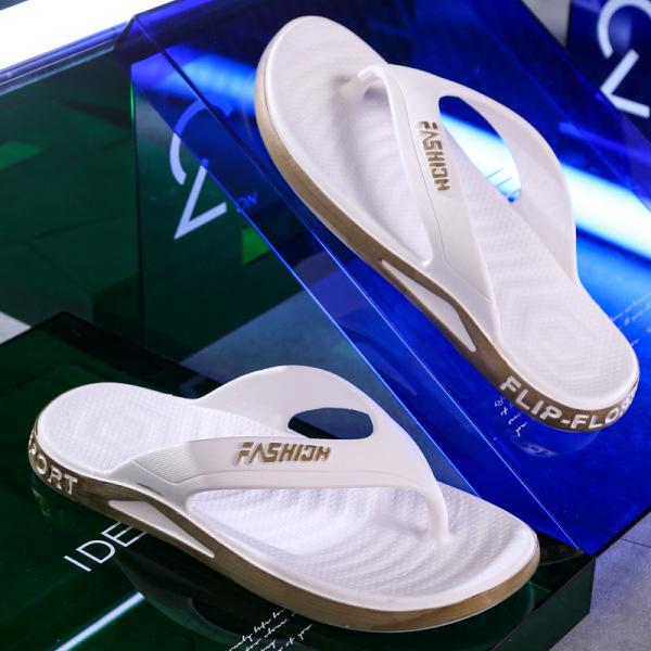 Men's Durable Non-Slip Deodorizing Flip-Flops: Stylish Beach Shoes for Summer Outings or Home Use