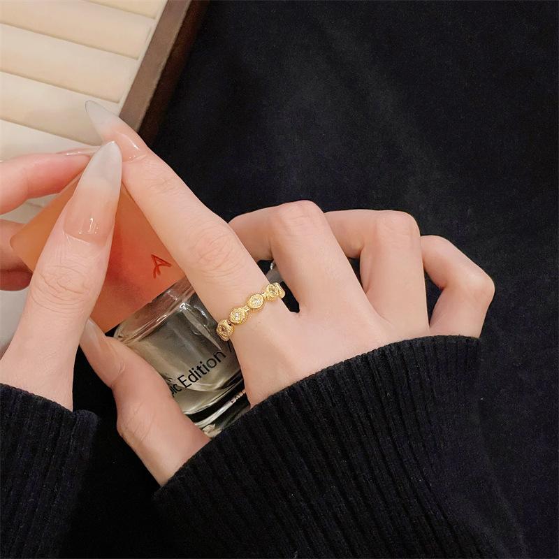 Средневековое Легкая Роскошь Итальянское Матовое Кольцо с Листом Банана Высокий Уровень Ретро Придворный Стиль Индивидуальность Циркон Нишевое Кольцо Женское