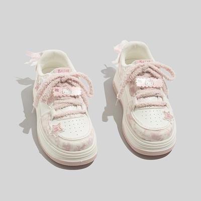 Стильные женские белые низкие кроссовки: Универсальная весенняя мода с толстой подошвой