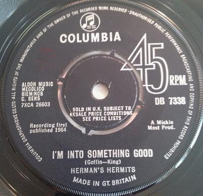 7-дюймовая пластинка HERMAN'S HERMITS - I'm Into Something Good DB7338 Columbia 1964 UK Рок Б/У