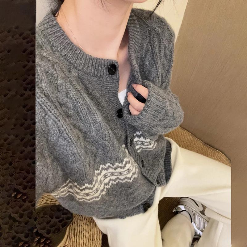 Women's 100% Pure Wool Cable Knit Round Neck Cardigan for Autumn/Winter - Soft, Slimming Sweater Coat