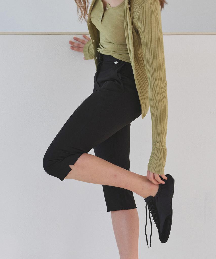 FOLNUA Rodilla Capri Pants (Black)