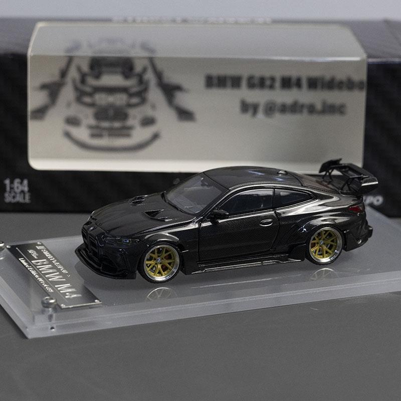 SW Diecast Масштаб 1/64 Спортивный автомобиль BMW G82 M4 Модель Из сплава BMW G82 M4 Полная карбоновая текстура Модель игрушечного автомобиля Подарок Украшение