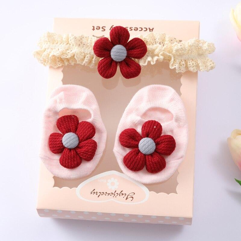 Вязаные хлопковые носки с цветочным узором для маленьких девочек, противоскользящие носки до щиколотки, кружевной комплект с повязкой на голову, подарочная одежда для новорожденных