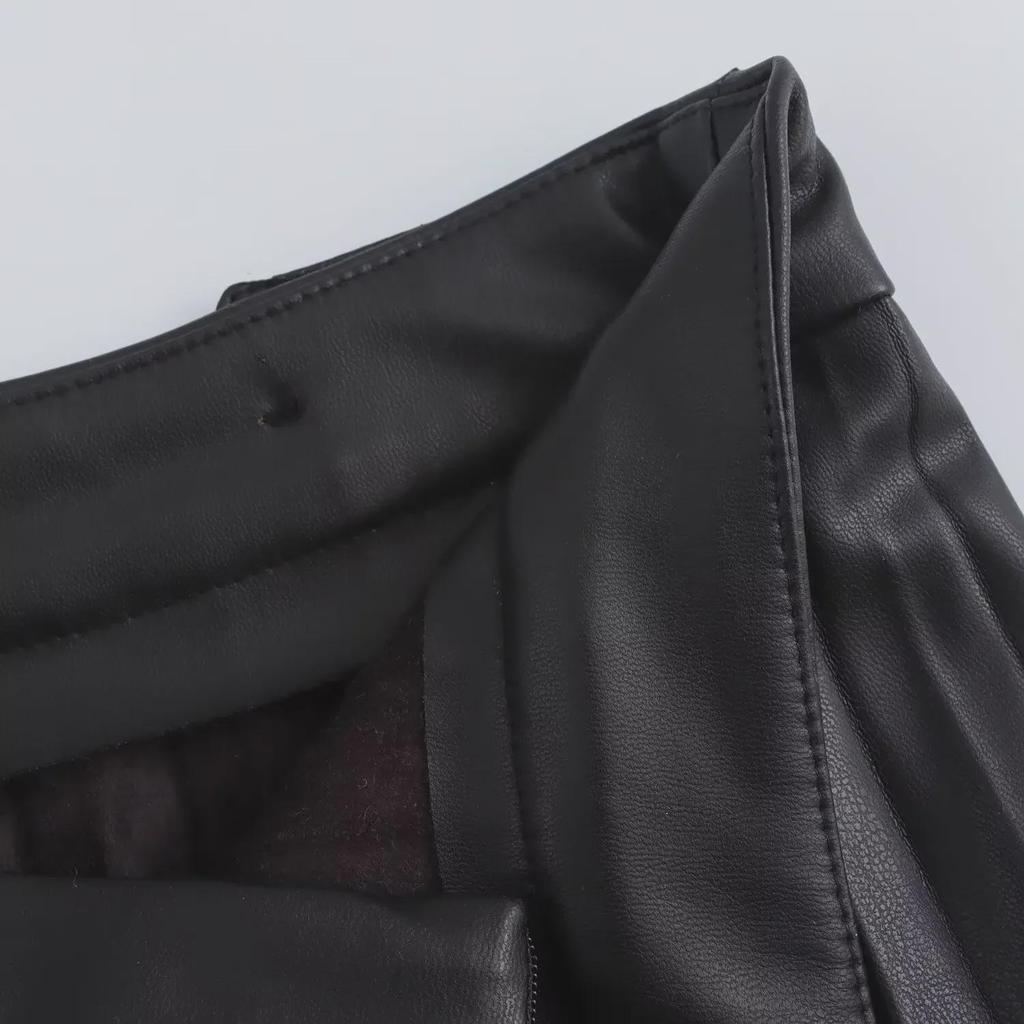 Женская черная плиссированная юбка А-силуэта из искусственной кожи - европейский и американский стиль осень/зима 2024