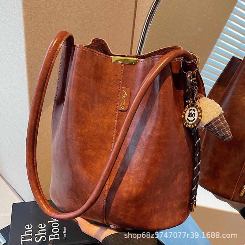 Manufacturer Trend 2025 New Winter Casual Fashion Bucket Vintage Shoulder Bag Versatile Armpit Handbag