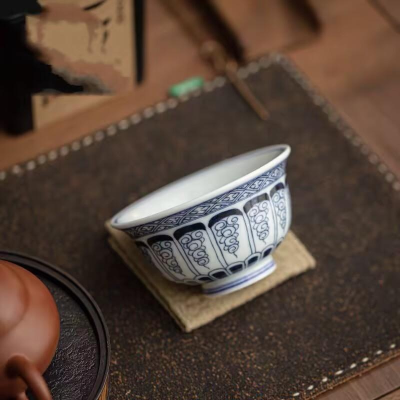 Antique Roll Grass Pattern Blue And White Pressure Cup Ceramic Teacup Personal Special Master Cup High-End Tea Cup Teacup Single Cup
