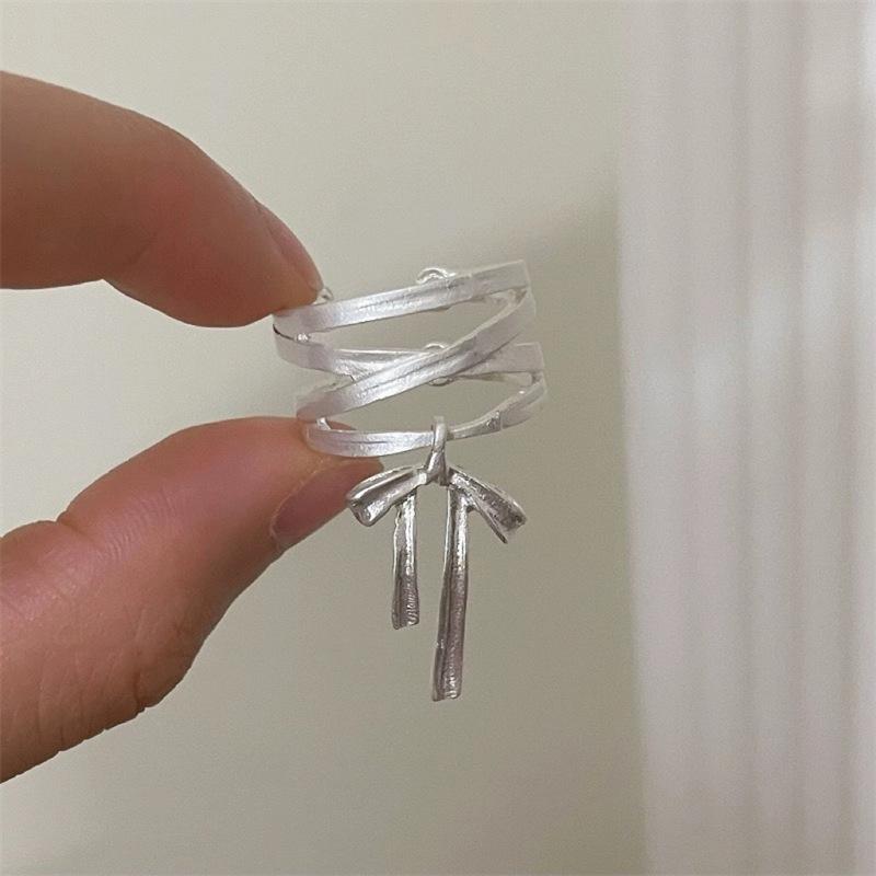 Французское кольцо из стерлингового серебра 925 пробы с бантом из балетной ленты и подвижным дизайном - Элегантное и девичье.