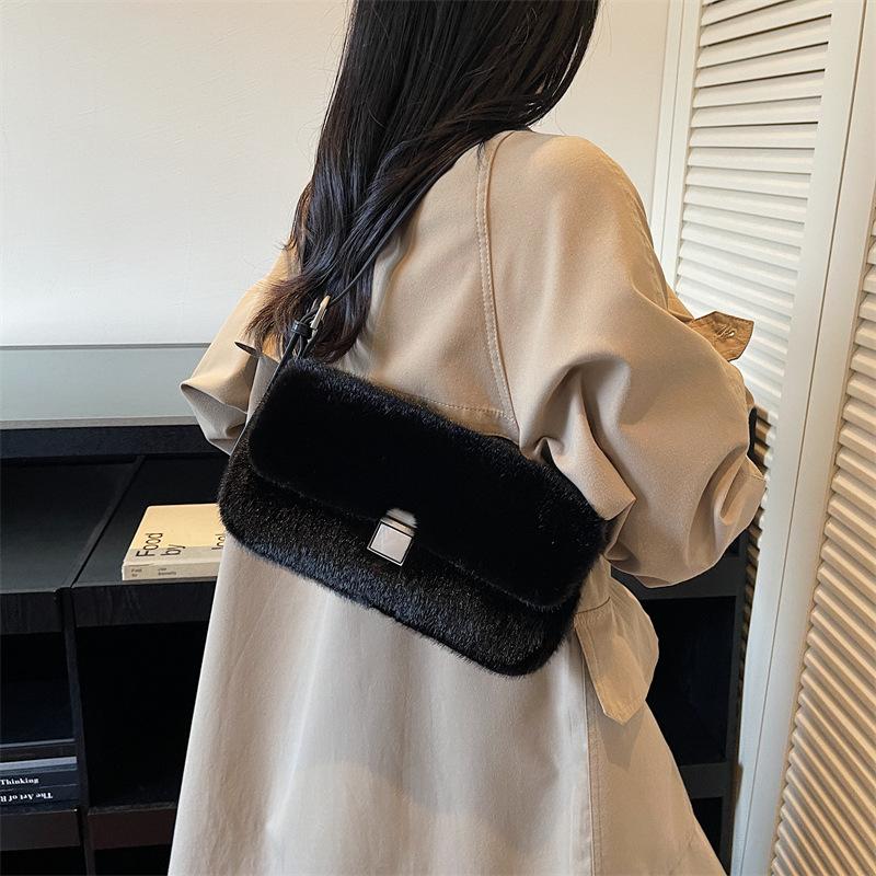 Versatile Hand Carrying Baguette Bag Women's Autumn New High-end Texture Simple Casual Shoulder Armpit Bag