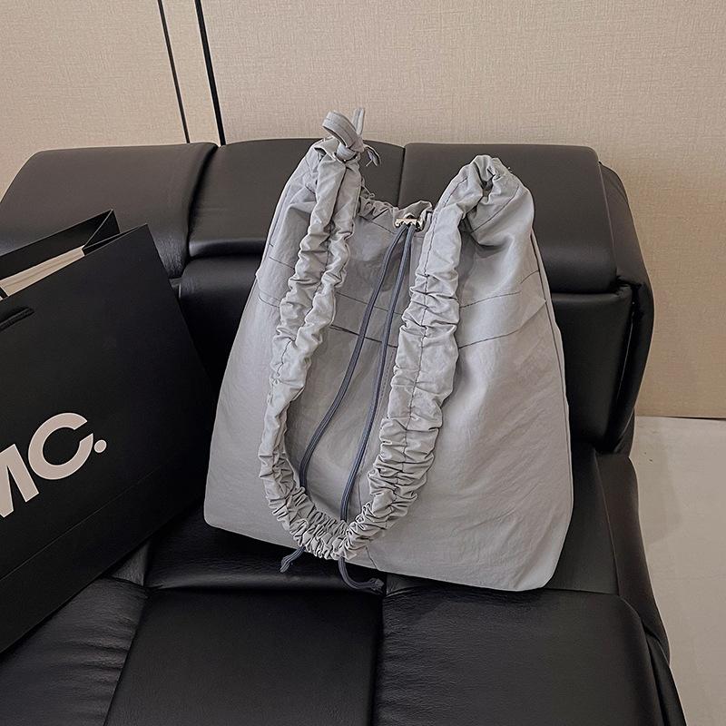 Fashion Drawstring Shoulder Women's Bag 2025 New Nylon Messenger Bag Korean Version Niche Casual Art Canvas Bucket Bag