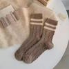 Простые полосатые гольфы до бедра в студенческом стиле с двумя полосками, утолщенные носки, женские носки до середины икры для ношения со сноубутсами и стопка женских носков