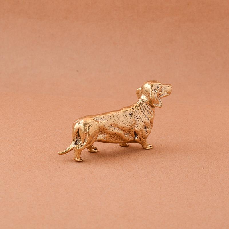 Латунная колбаса Собака Украшение для домашнего офиса Настольные маленькие украшения Чайный питомец Собака со знаком зодиака Латунные поделки
