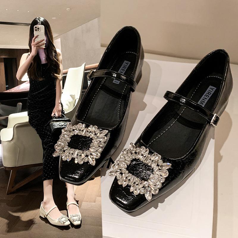 Туфли Мэри Джейн женские весна 2025 новые французские стразы квадратная пряжка модные одинарные туфли квадратный носок толстый каблук высокие каблуки женские