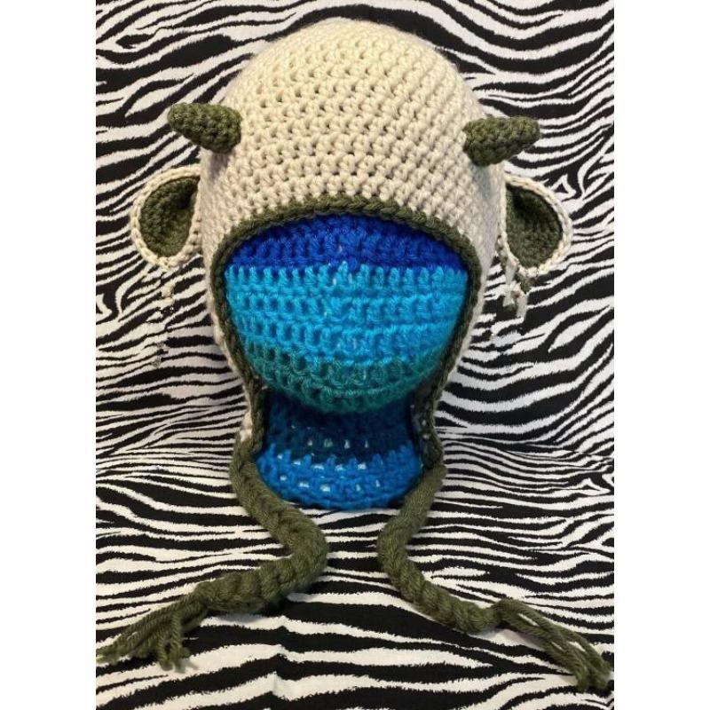 Связанная вручную шапка-ушанка в виде скелета на Хэллоуин