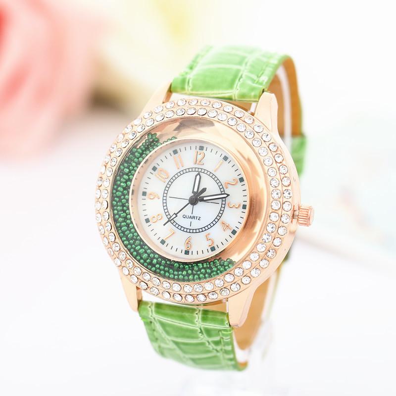 Stylish Ladies' Watch With Mineral Glass Face And Sleek Stainless Steel Buckle
