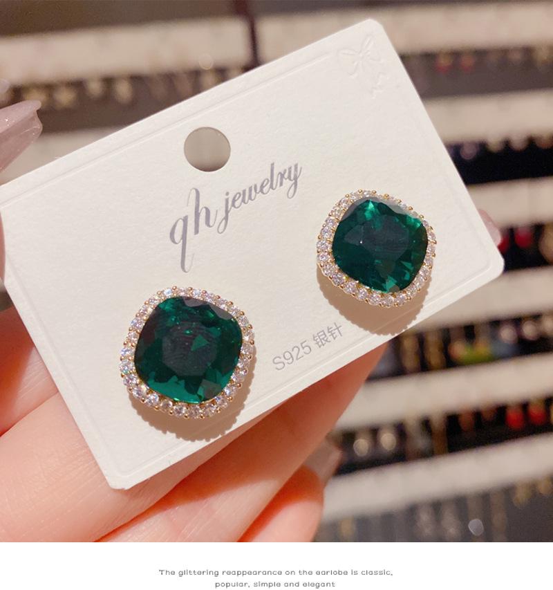 Новые летние серьги с зелеными кристаллами — стильный, уникальный, простой дизайн