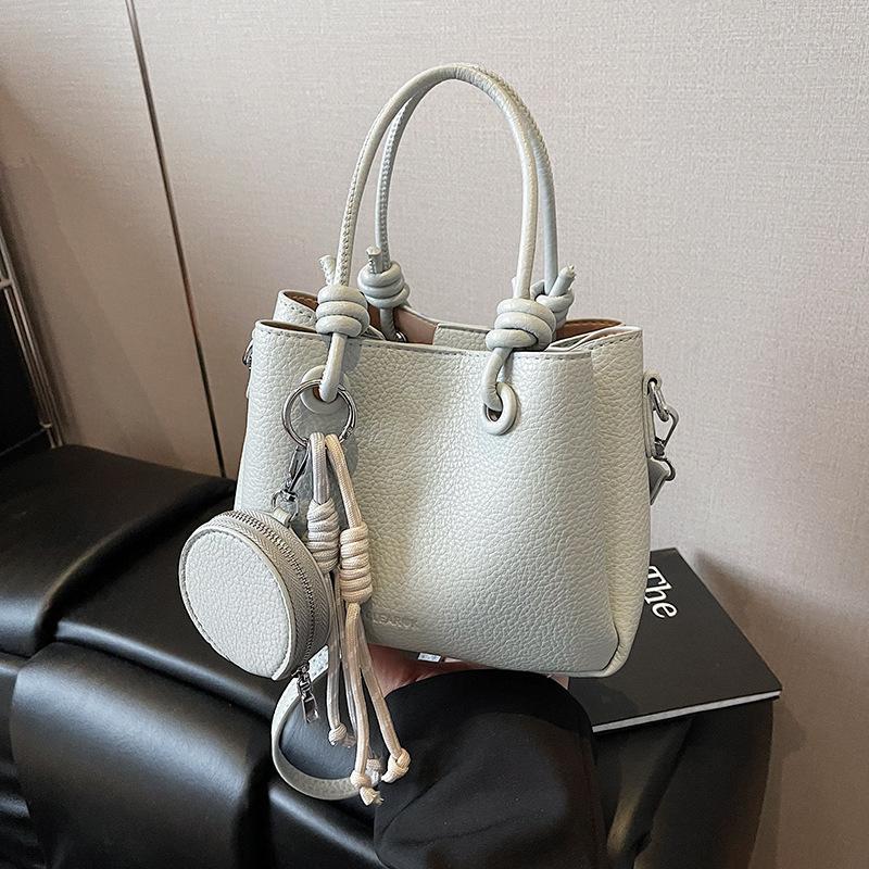 Портативная универсальная повседневная сумка-ведро 2025 весна новая корейская версия модная высококлассная сумка на плечо сумка-мессенджер для поездок на работу