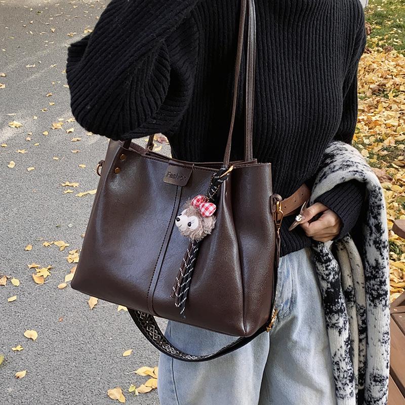 Европейская и американская ретро-сумка-тоут большой вместимости для поездок на работу, новая текстурная сумочка 2025 года, широкая плечевая лямка, сумка-мессенджер, наплечная сумка