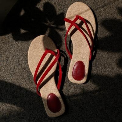 Модные универсальные шлепанцы на плоской подошве в праздничном стиле с плетением, создающие ощущение высокого класса, новые женские уличные тапочки