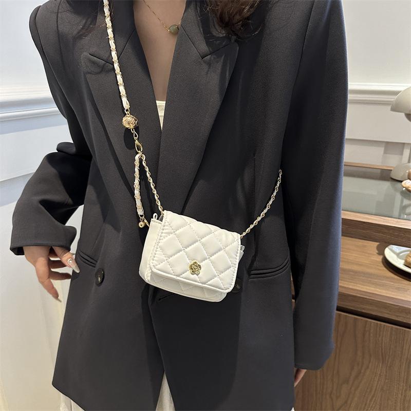 Мини-сумка с ромбовидной цепочкой, весна 2024, новая модная фактурная сумка на одно плечо с косым креплением